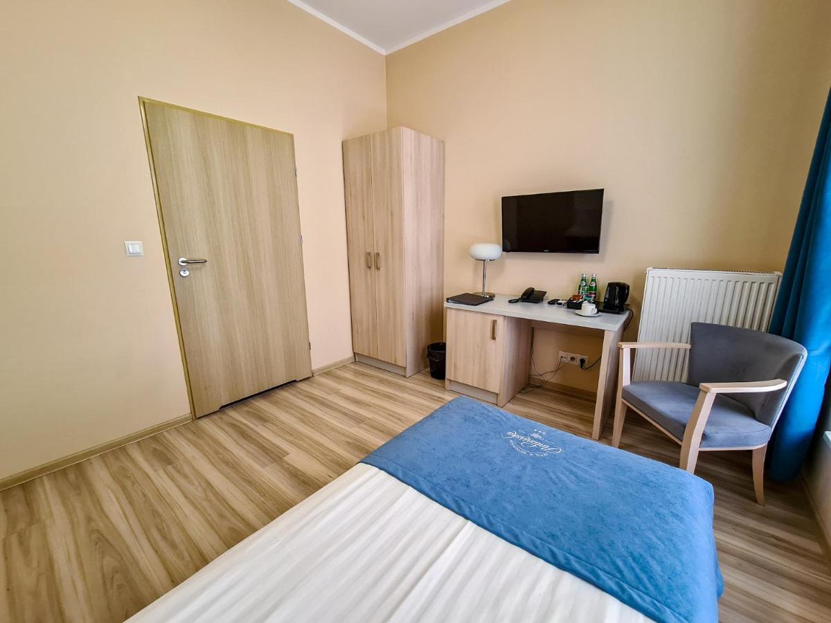 Antoninska Hotel & Apartamenty Лешно Экстерьер фото