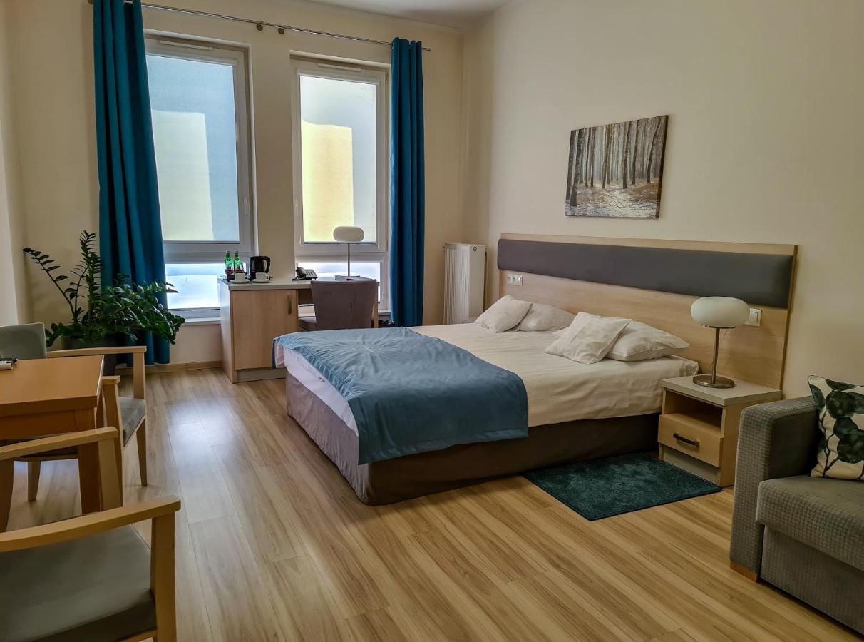 Antoninska Hotel & Apartamenty Лешно Экстерьер фото