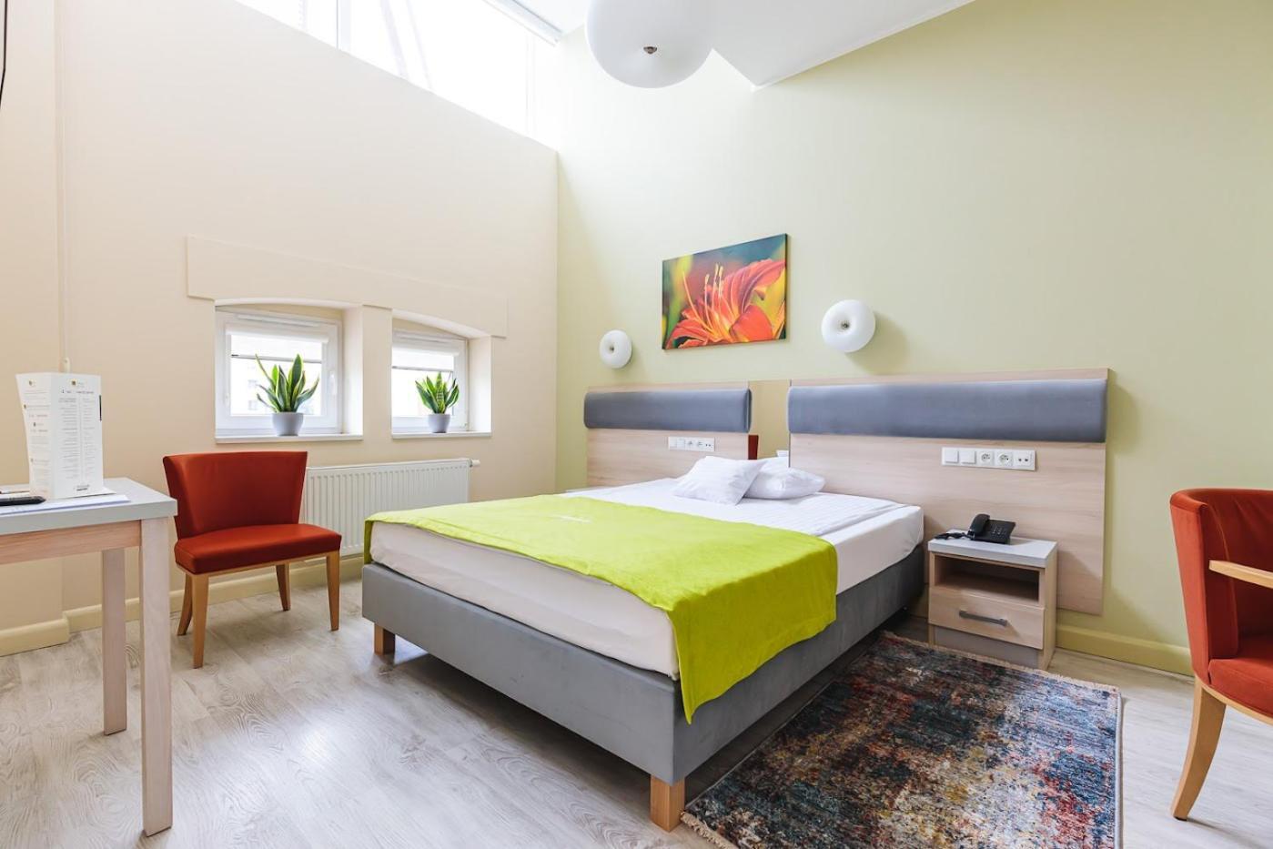 Antoninska Hotel & Apartamenty Лешно Экстерьер фото